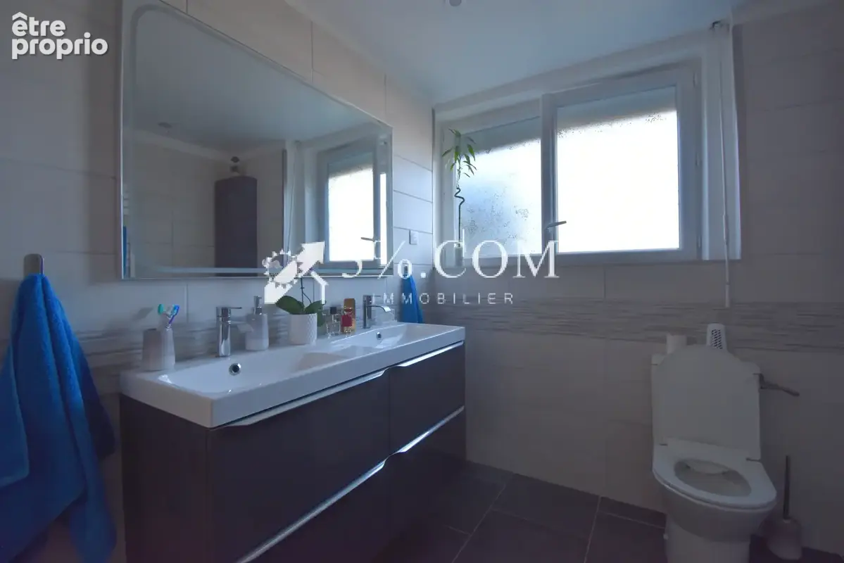 Maison plain-pied quartier Régina 3 chambres, cuisine ouvert sur séjour, garage, jardin et piscine - photo 11