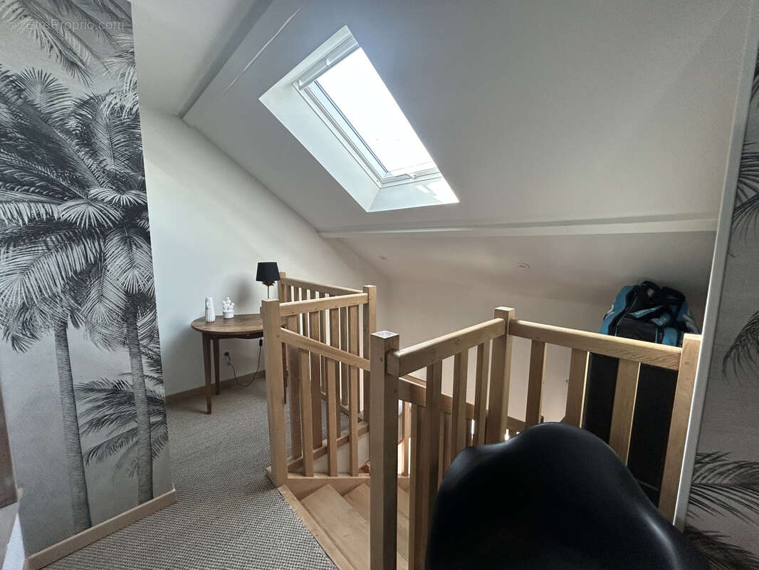 Maison rénovée, habitable de suite, garage, jardin clos avec piscine - photo 9