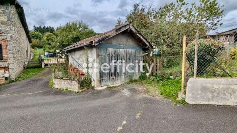 Maison à LA MONNERIE-LE-MONTEL