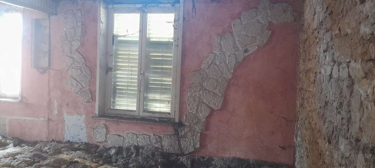 Maison à BAZINCOURT-SUR-SAULX