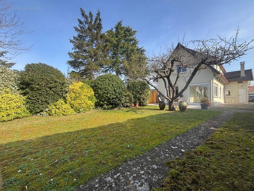 Maison à SAINTRY-SUR-SEINE