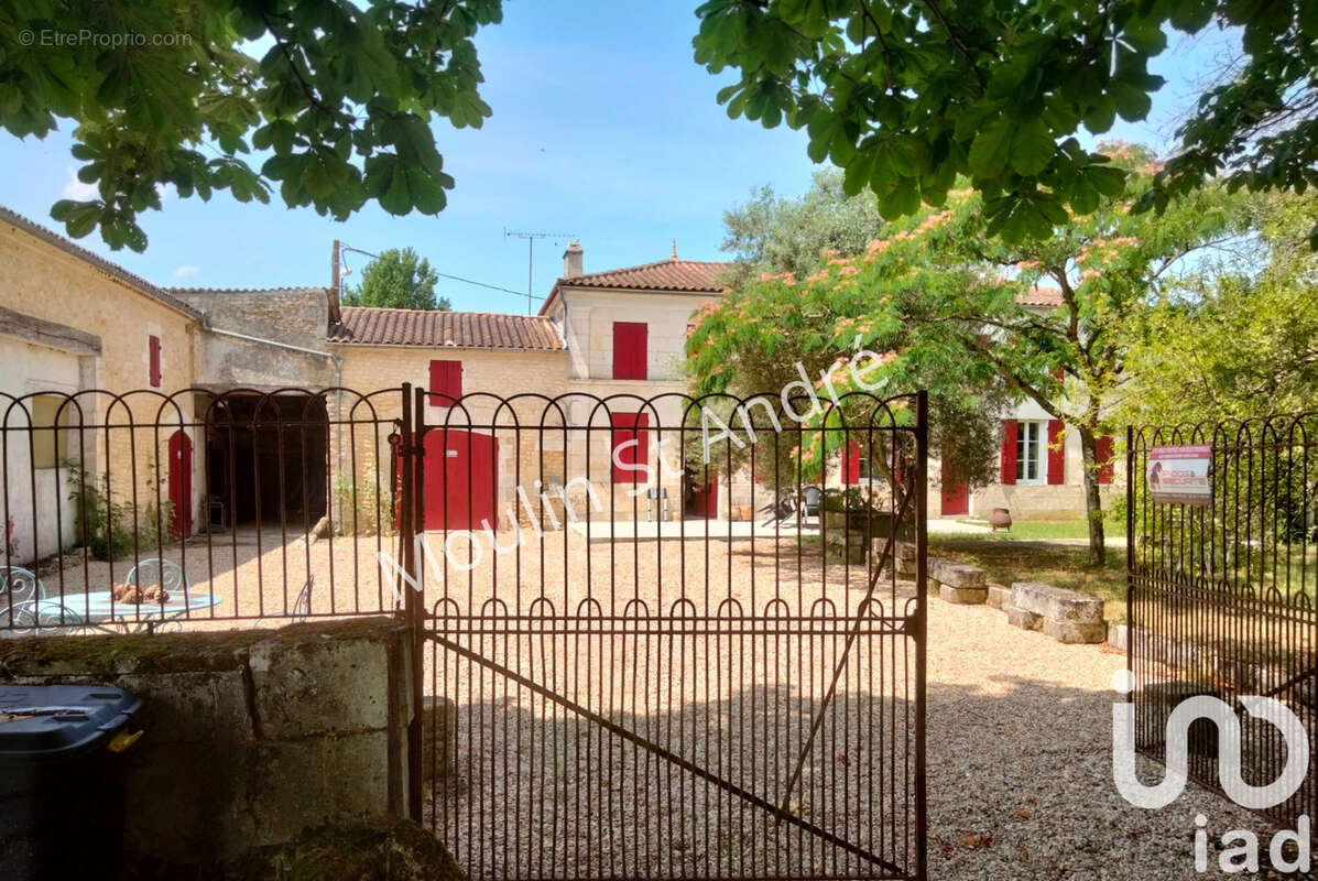 Maison 197 m² à Saint-Andre-De-Lidon  - photo 2