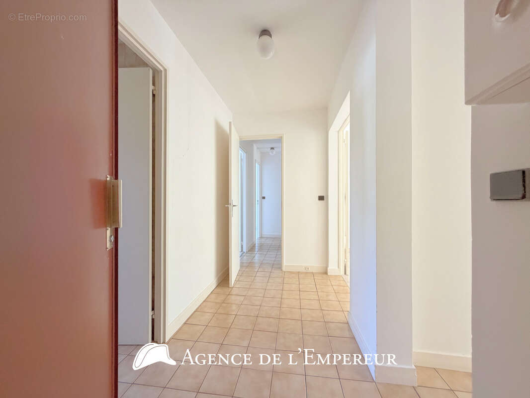 Appartement traversant 5 pièces - Rueil Buzenval - photo 14