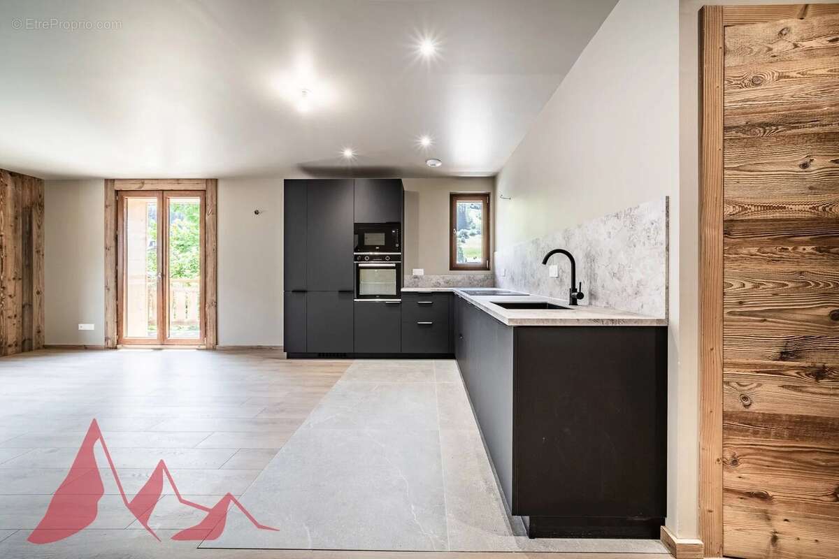 Splendide appartement duplex rénové de 4 chambres situé sur la place centrale de Morzine - photo 2