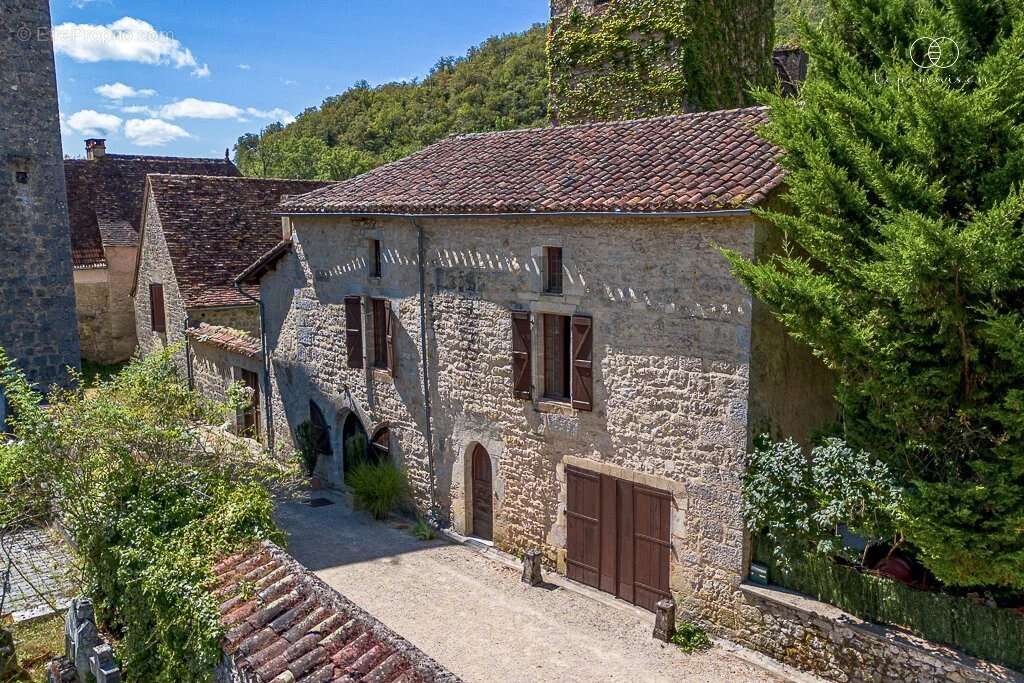 Rare dans le secteur, Tour de guet médiévale et maison d'amis avec piscine au cœur du parc naturel - photo 15