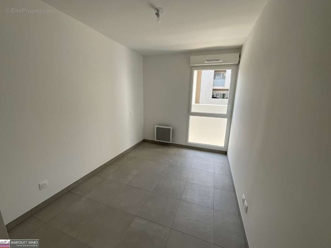 APT T3 offrant 67 m² avec terrasse 19 m² et parking au 3° étage avec ascenseur... - photo 9