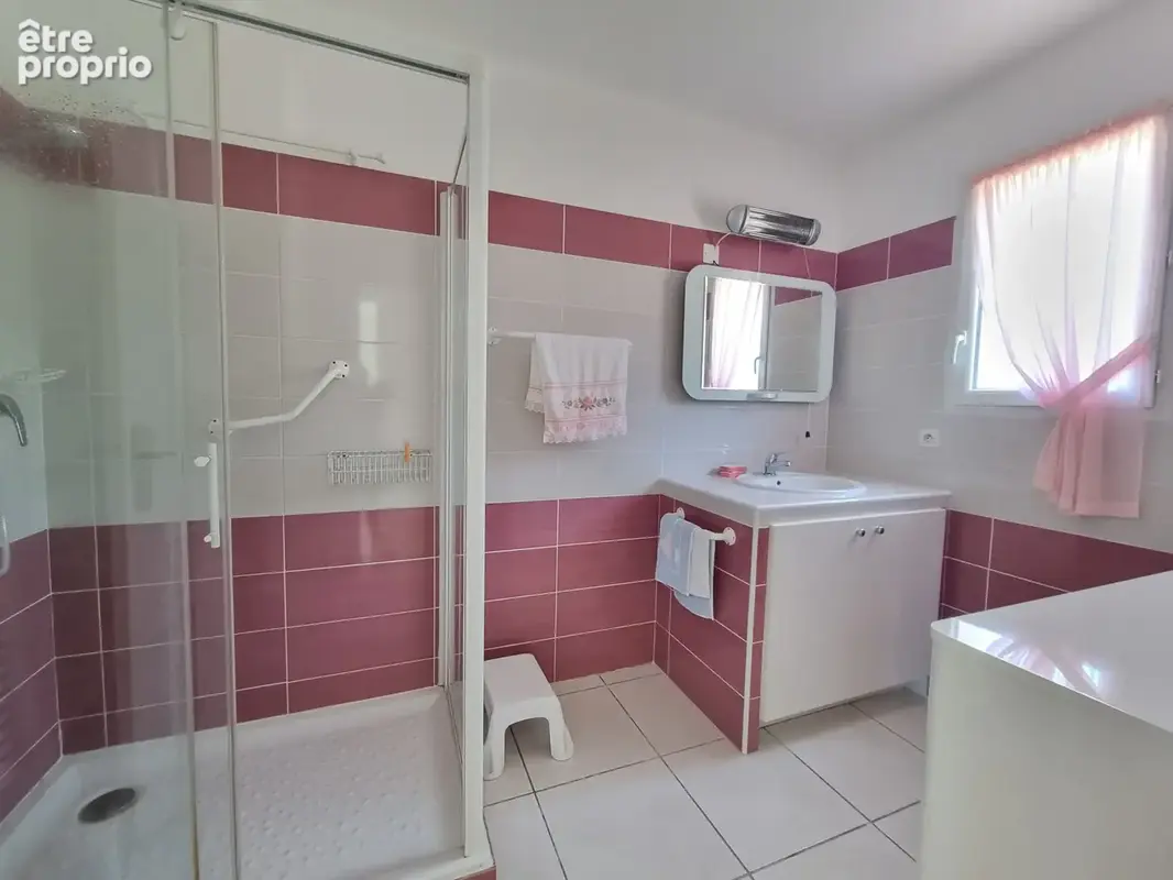 A Régusse, Villa de 2011de plain-pied sur 790m2 de terrain. - photo 9