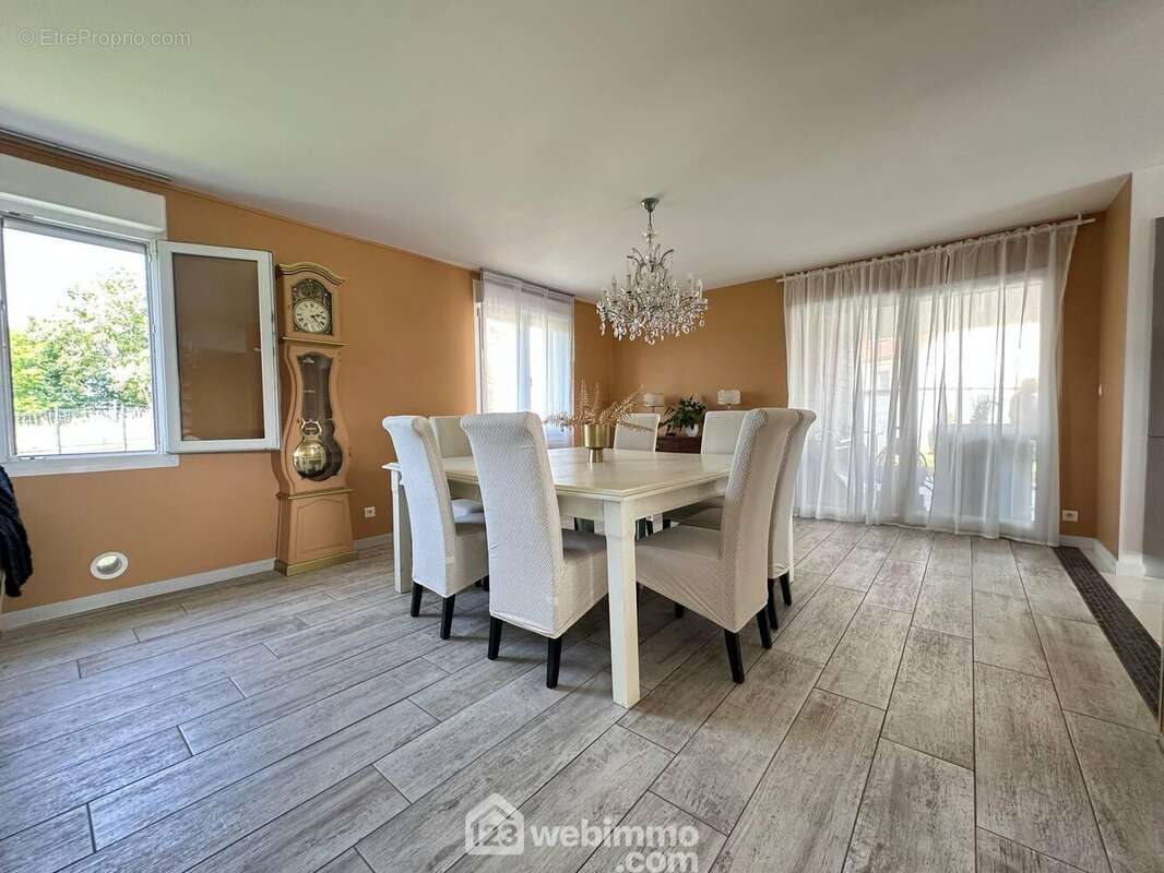 Vous pouvez y prendre vos repas - Maison à CRECY-SUR-SERRE