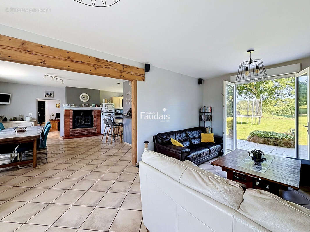 Maison 183 m² à Cavigny  - photo 8