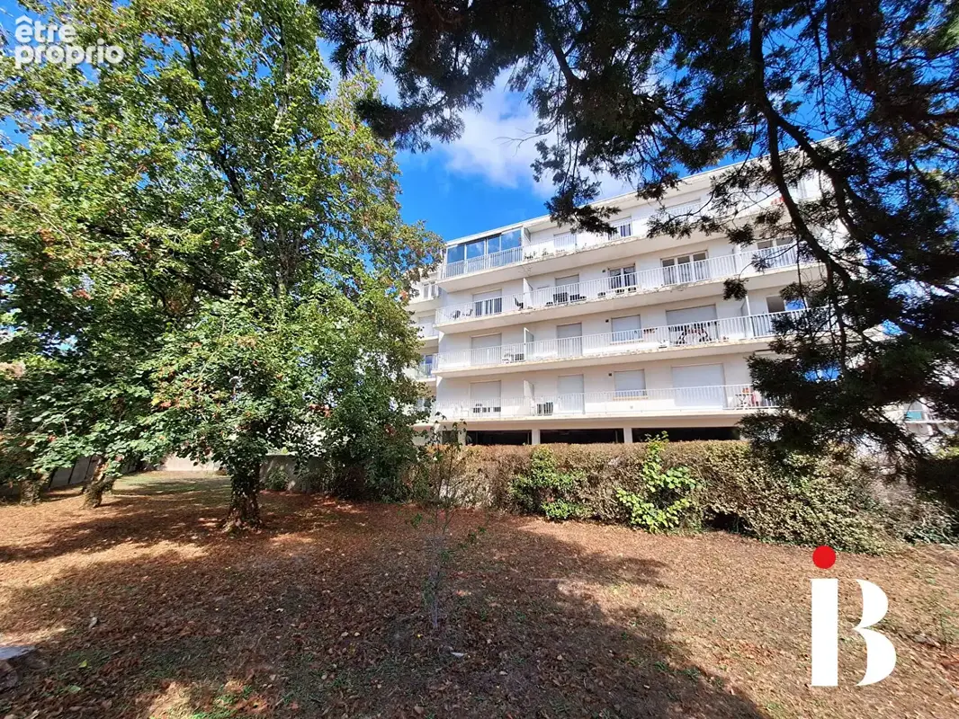 T3 rénové, lumineux avec grand balcon, parking et 2 caves - photo 2