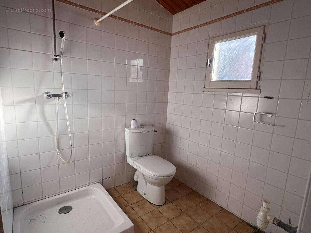 Maison à SAINT-JEAN-DE-MARUEJOLS-ET-AVEJAN