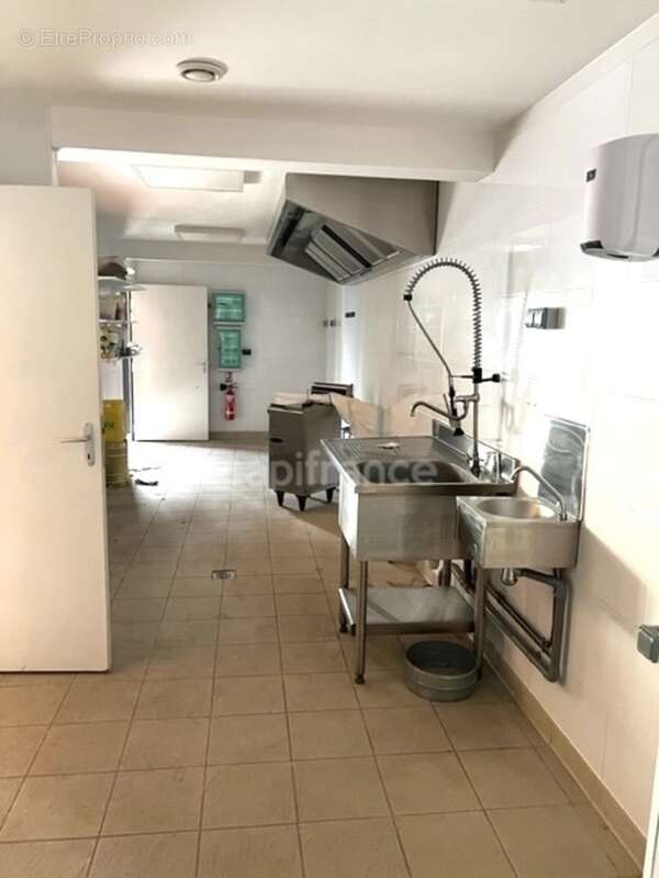 Dpt Charente Maritime (17), à vendre proche de SAINTES Entrepots et Bureaux - photo 5