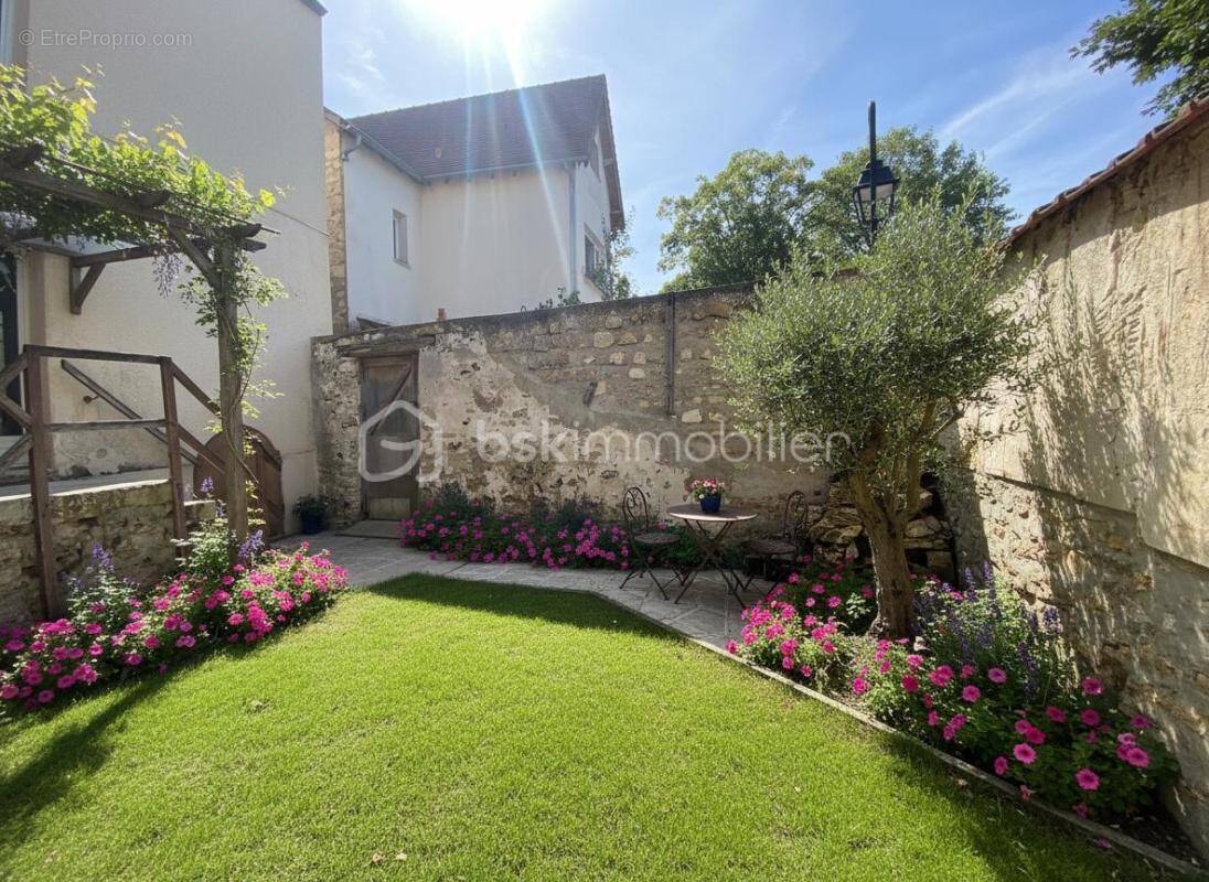 Maison à SAINT-NOM-LA-BRETECHE