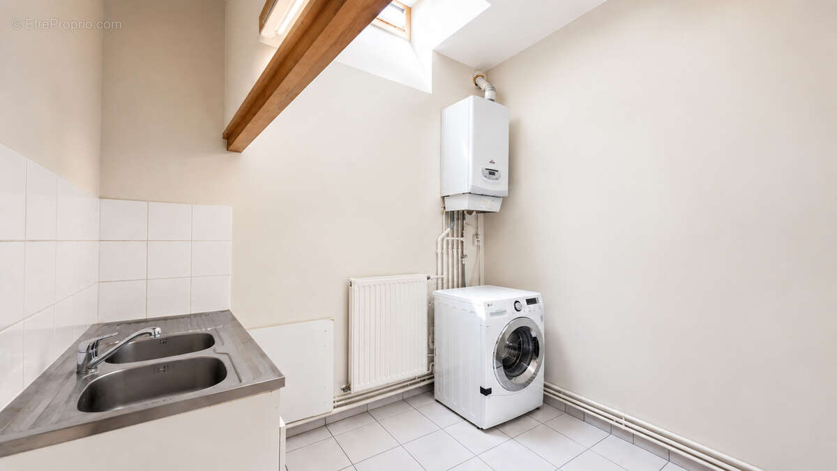 Carcassonne centre-ville - appartement t2 + grenier + parking - photo 9