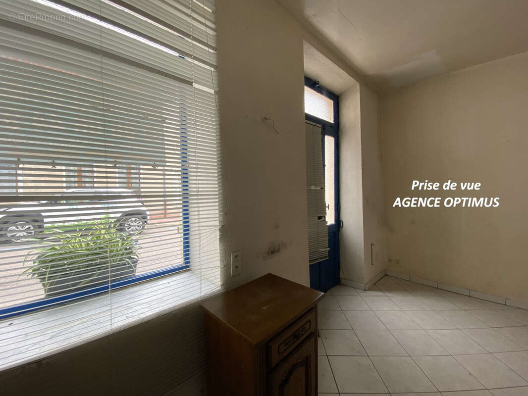 Commerce à VILLENEUVE-LA-GUYARD