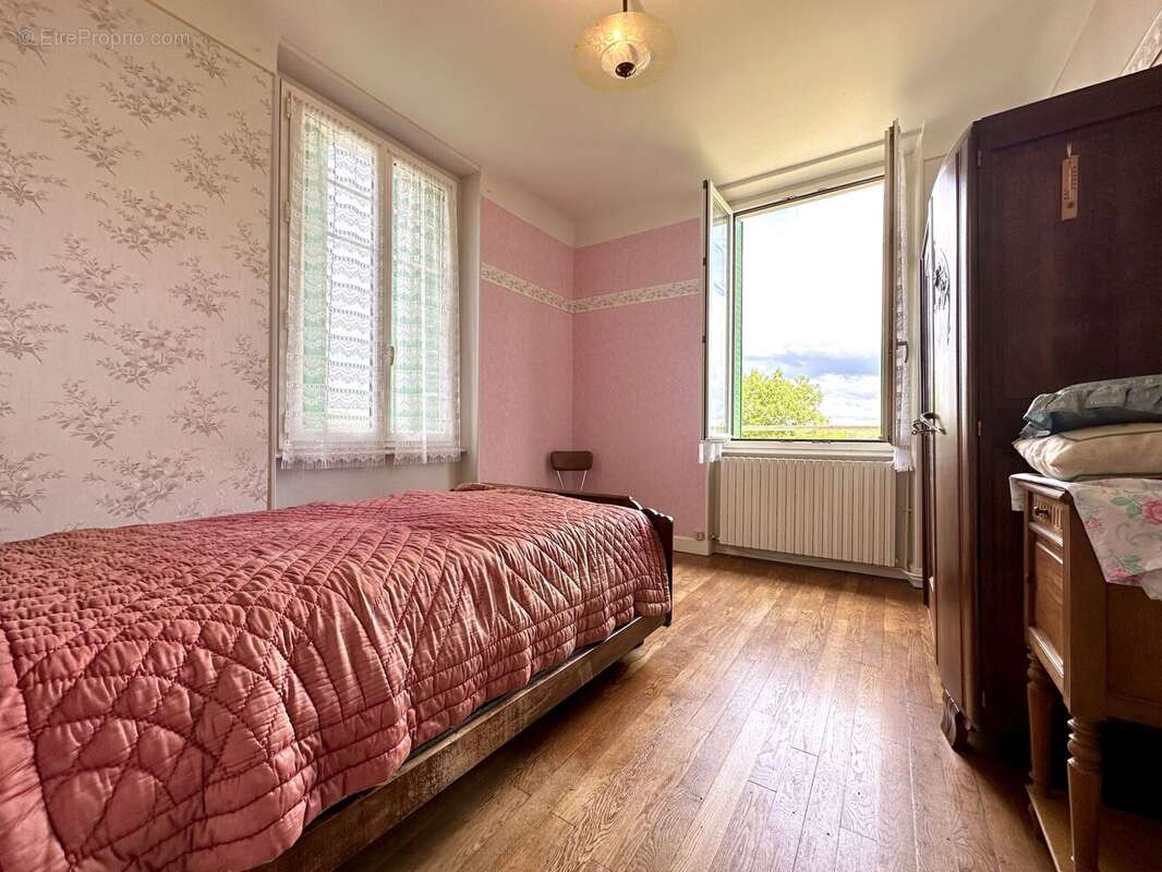 Maison à SAINT-GERVAIS-D'AUVERGNE