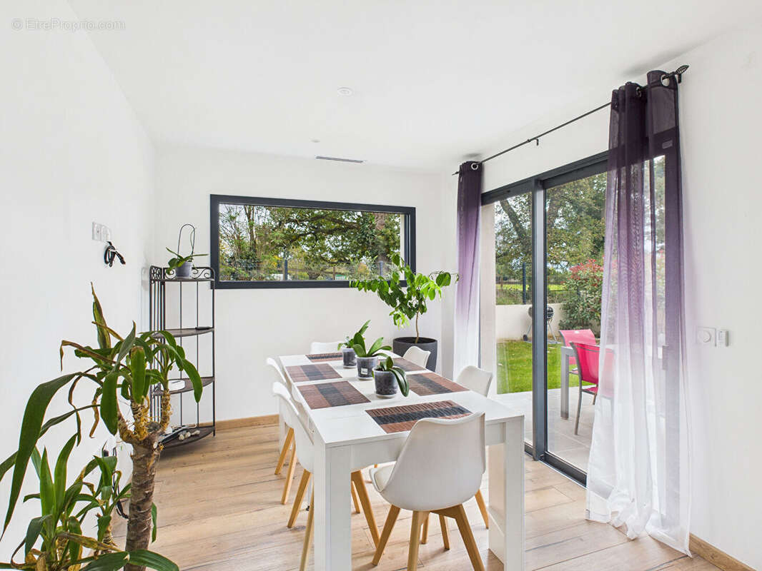 MAISON CONTEMPORAINE RT2020 5 pièce(s) 136 m2 ur 580m² terrain ROMANS SUR ISERE 26100 - photo 4