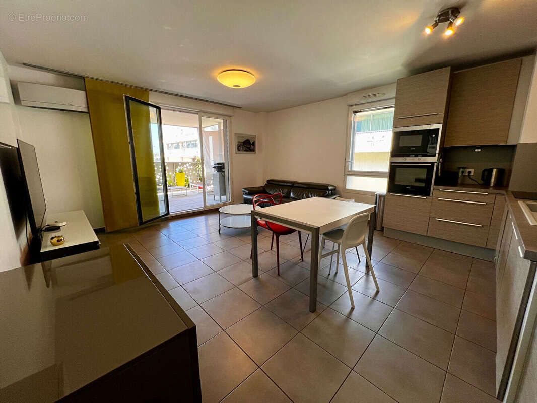 Appartement à MARSEILLE-1E