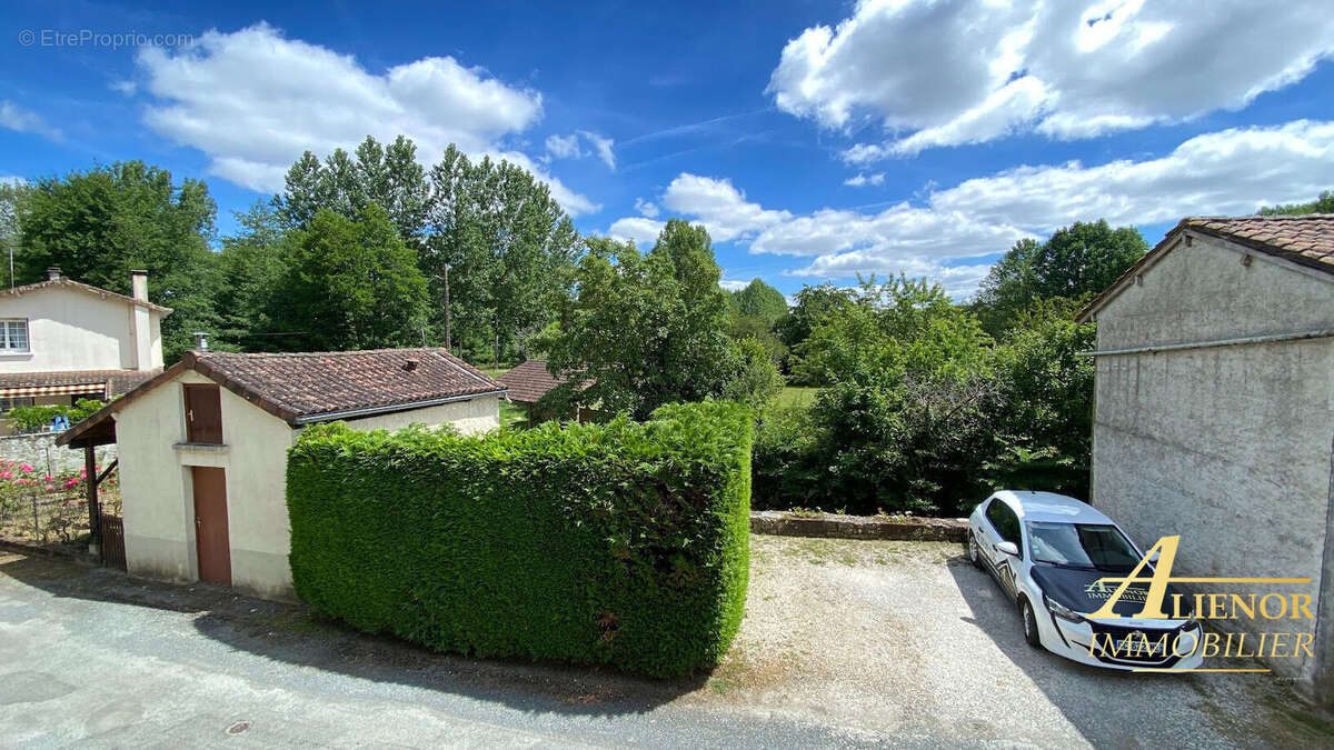 Charmante maison en pierre avec terrasse au bord de rivière - Saint-Front-la-Rivière 24300 - photo 15