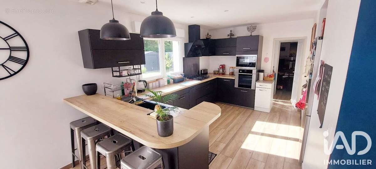 Maison 145 m² à Barjouville  - photo 3