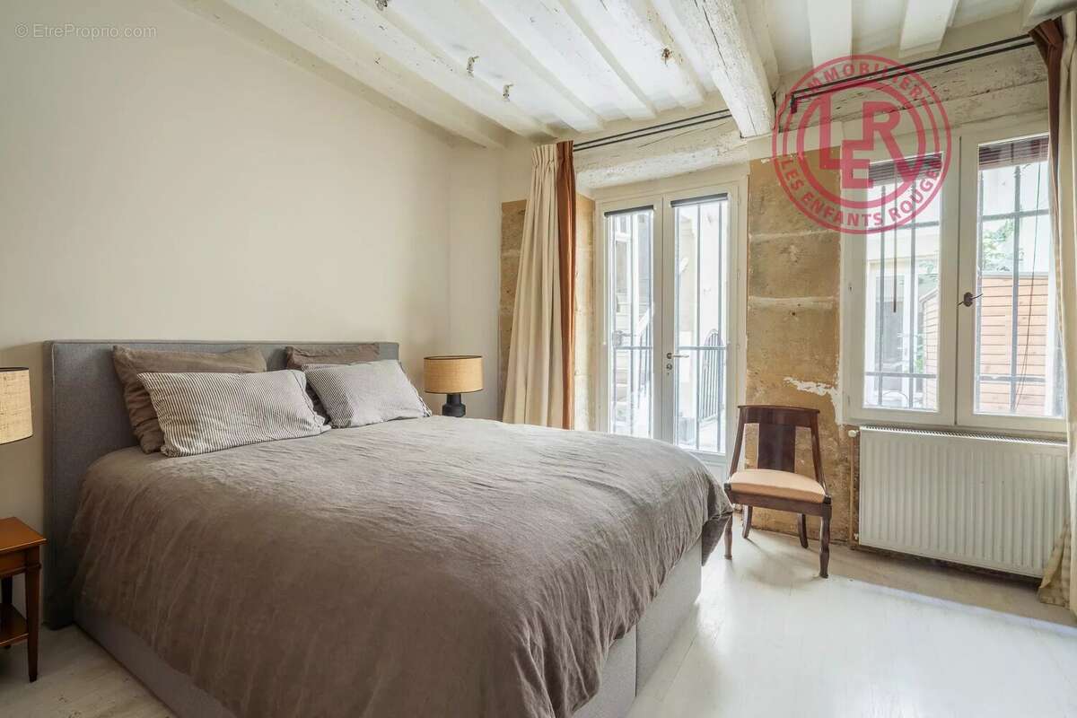 Appartement à PARIS-3E