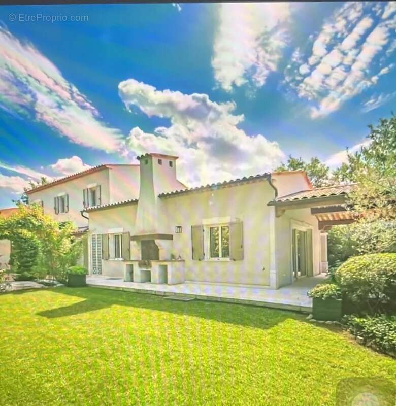 Maison à TOURRETTES