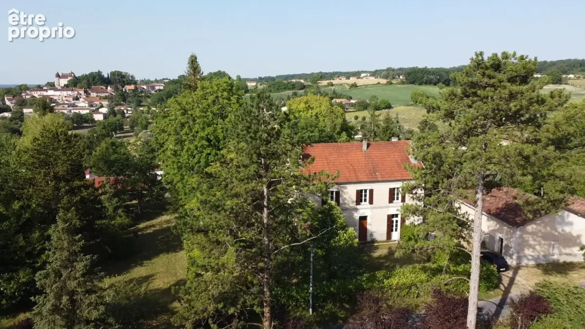 Maison à MONTMOREAU-SAINT-CYBARD
