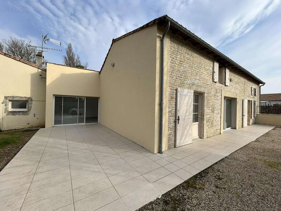 IMG9354 - Maison à SAINT-SYMPHORIEN