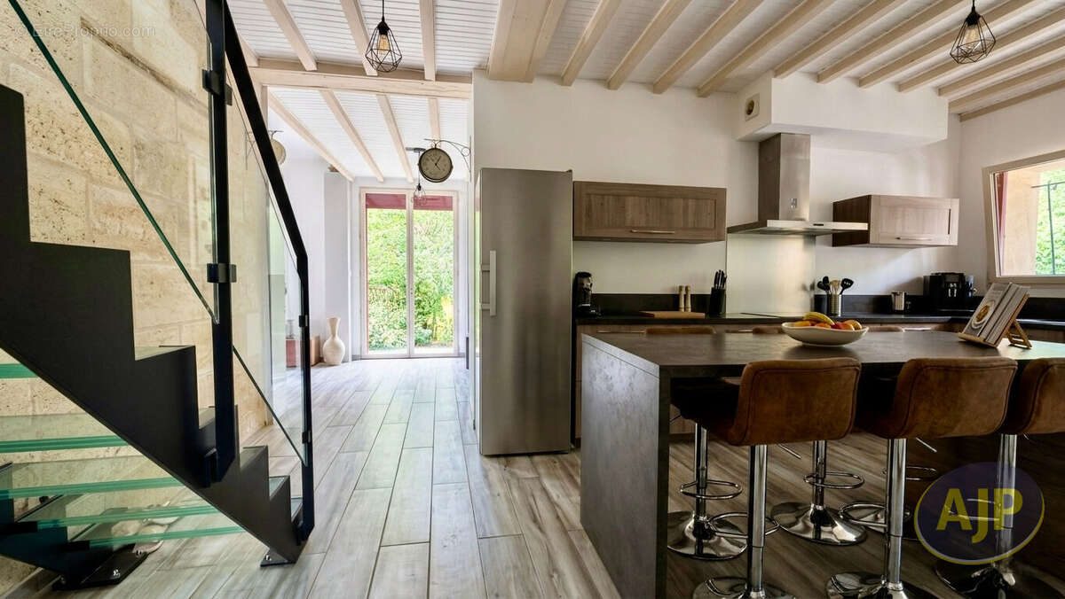 Maison pierre, 5 chambres et 1 bureau, Cussac le vieux ! - photo 3