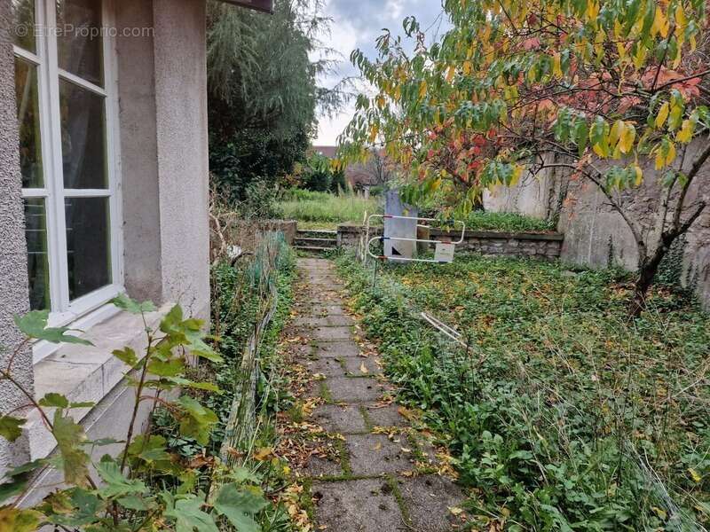 Appartement à CHARMES