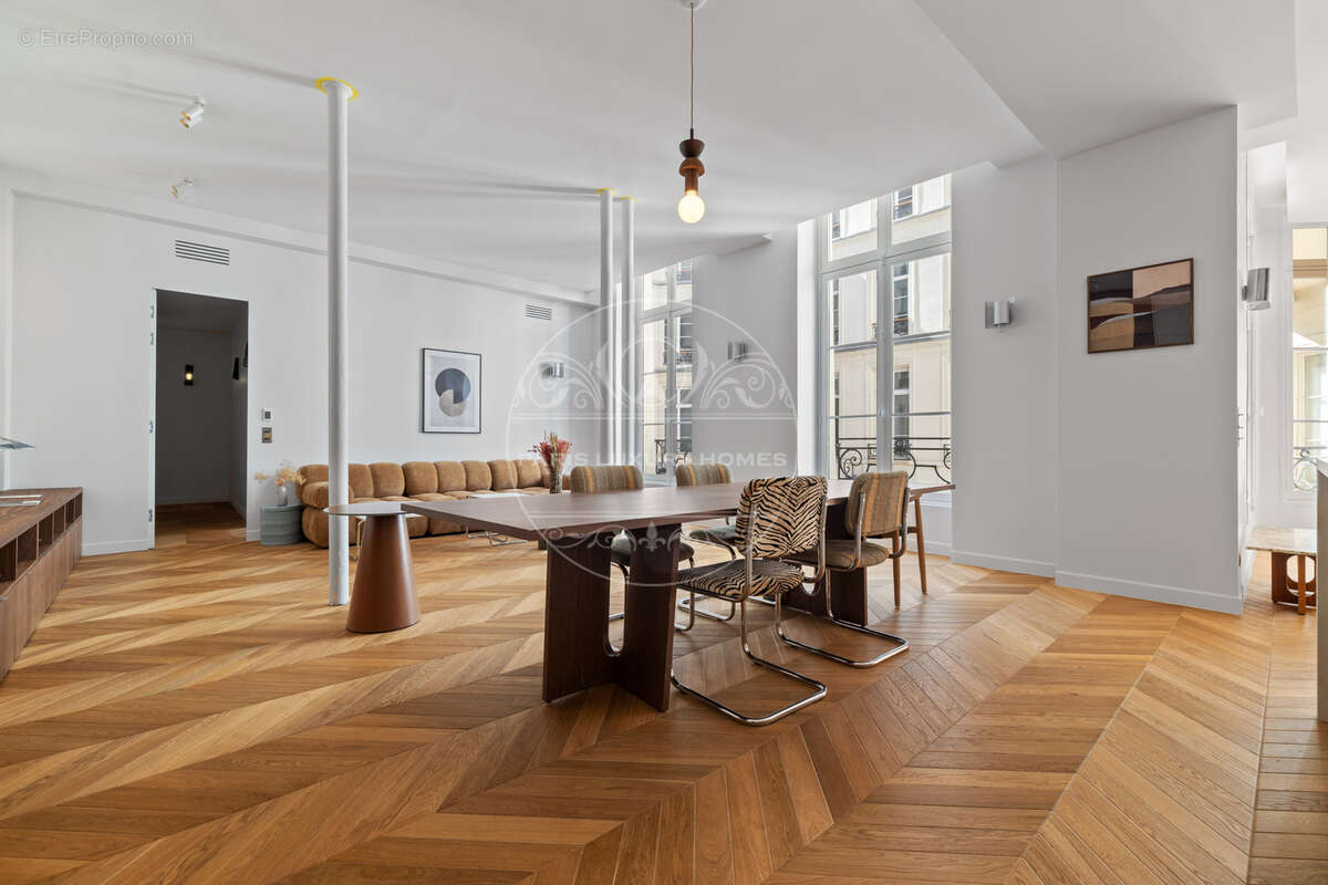 Superbe appartement atypique à Paris 1er ! - photo 2