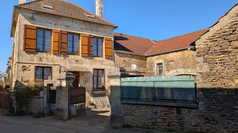 Maison à COUTARNOUX