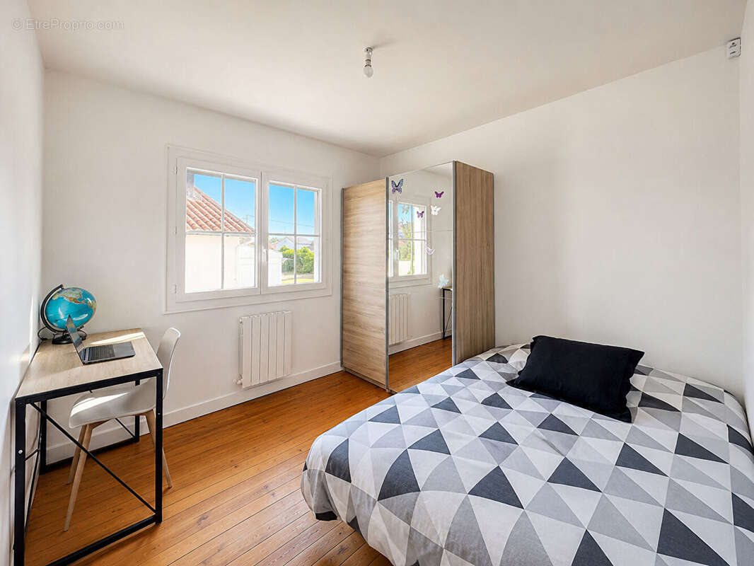 Maison+T2, 9 pièce(s) 155 m2 COGNAC - photo 6