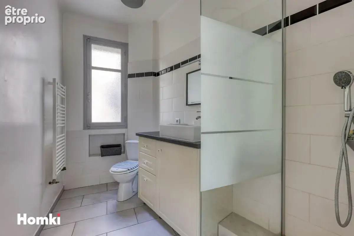 À vendre F2- Vivre Le Mourillon à pied : L'élégance d'un premier étage clé en main à Toulon 83000, Rue Joseph Cesari - photo 4