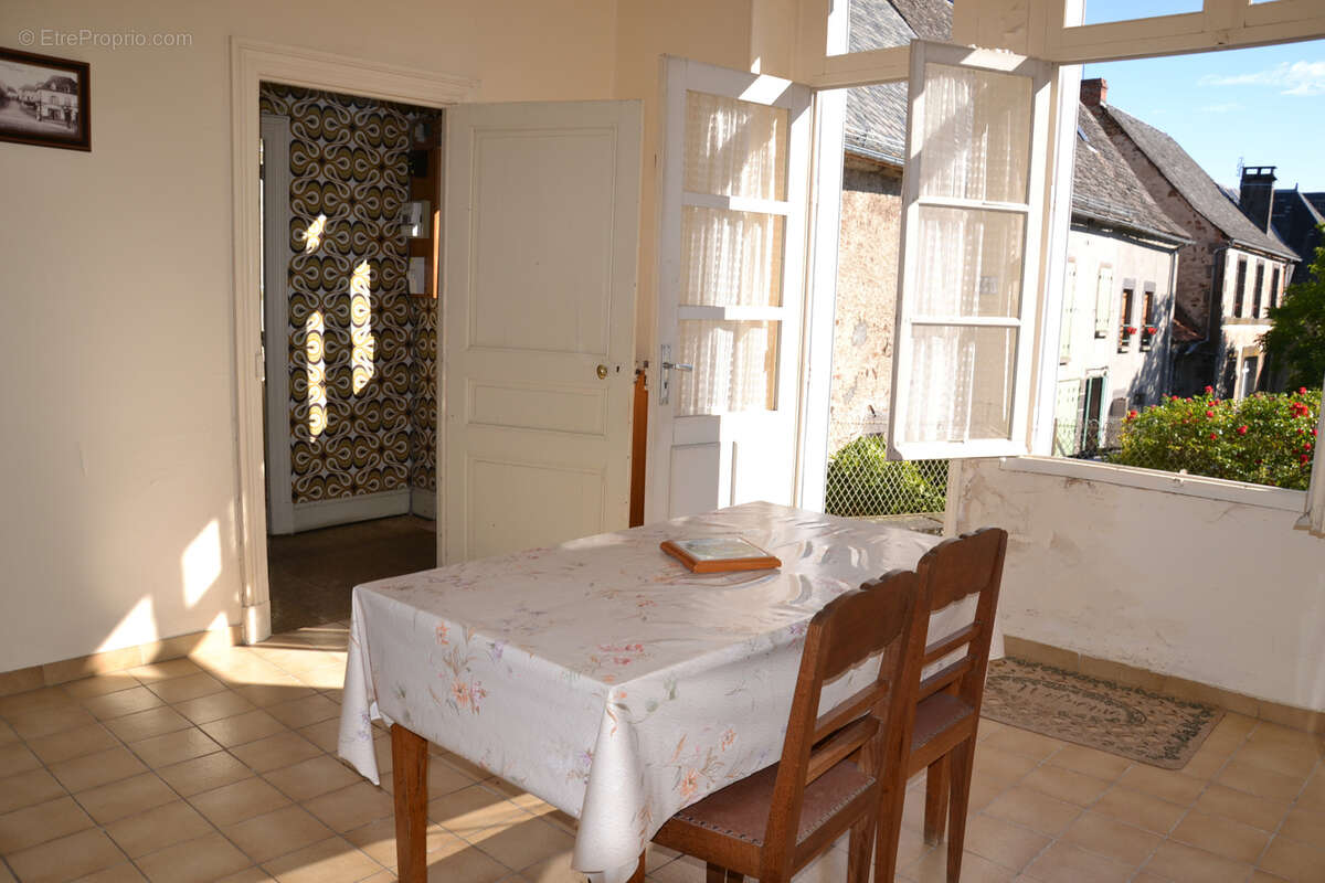 Maison à SAINT-SAUVES-D&#039;AUVERGNE