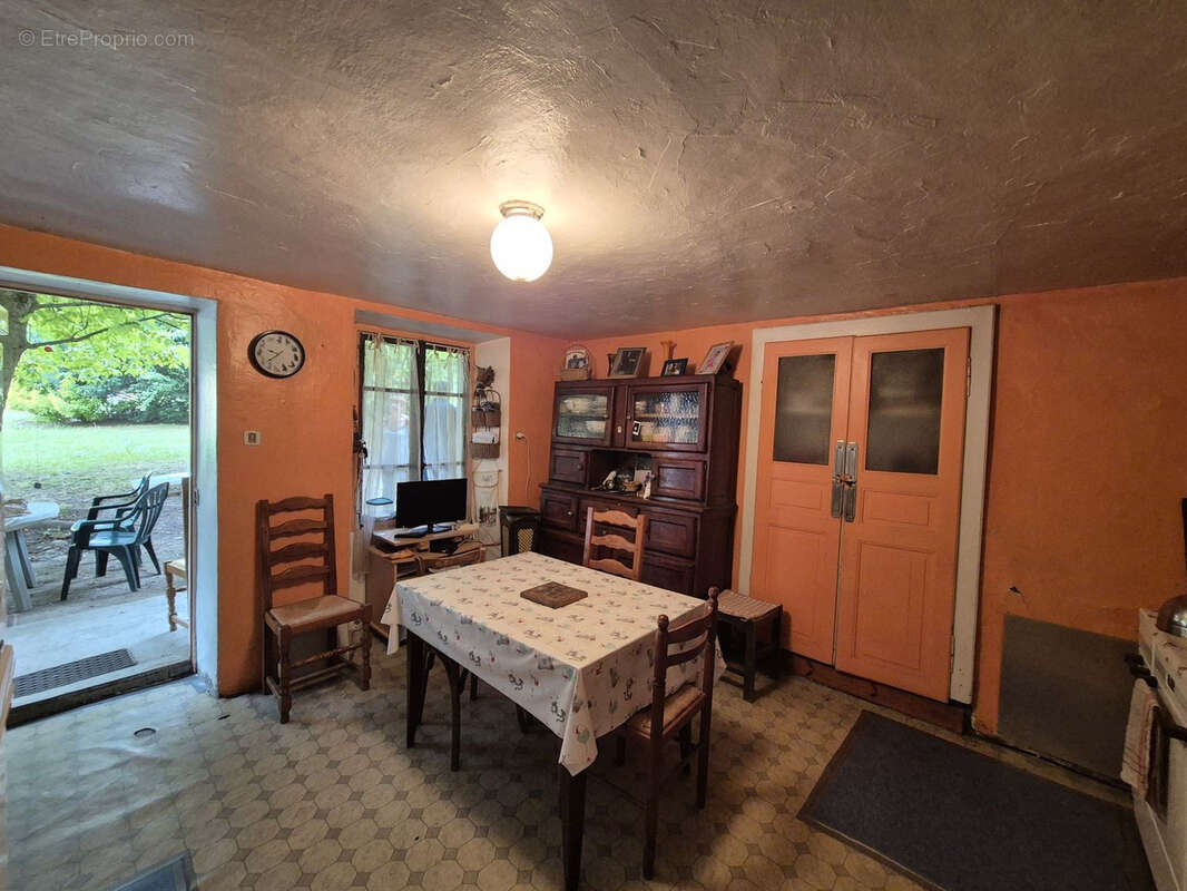 Bâtisse à rénover + maisonnette, 1484 m2 de terrain ! - photo 7