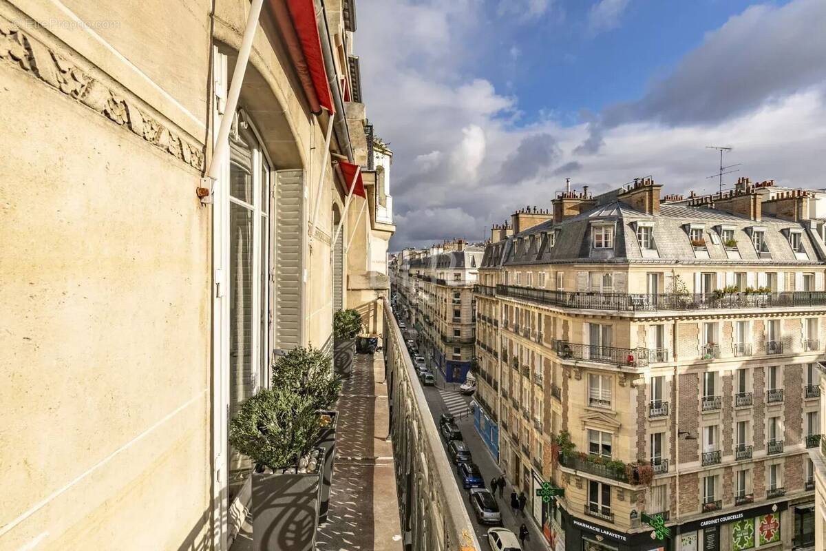 Appartement à PARIS-17E