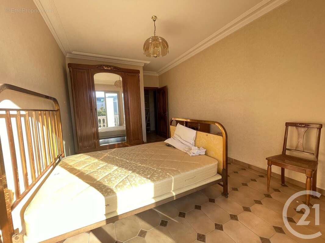 Maison à SAINT-LAURENT-DU-VAR