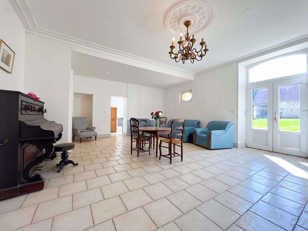 Maison Ecueille 7 pièce(s) 250 m2 - photo 5