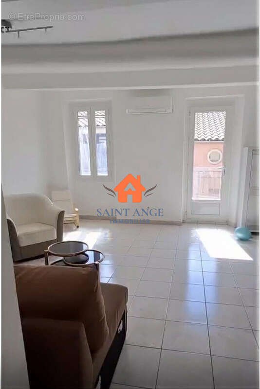 Appartement à COLLOBRIERES