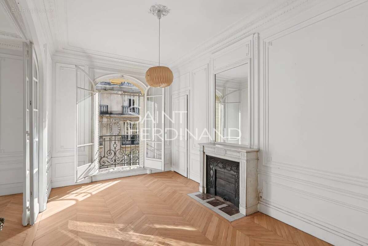 Appartement à NEUILLY-SUR-SEINE