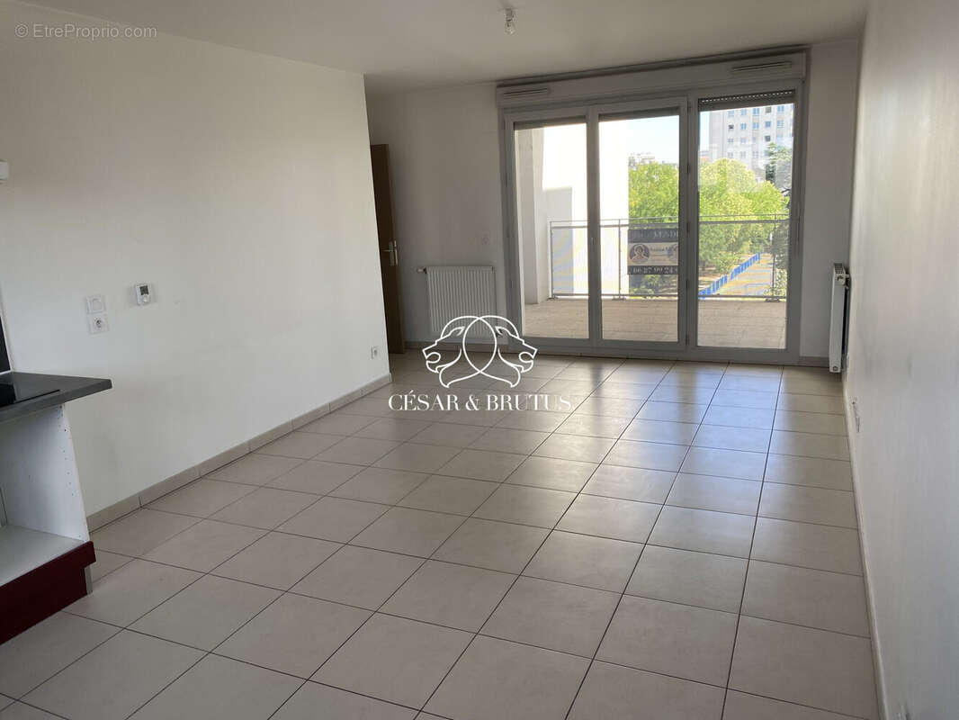 Appartement 70 m² à Saint-Priest  - photo 4