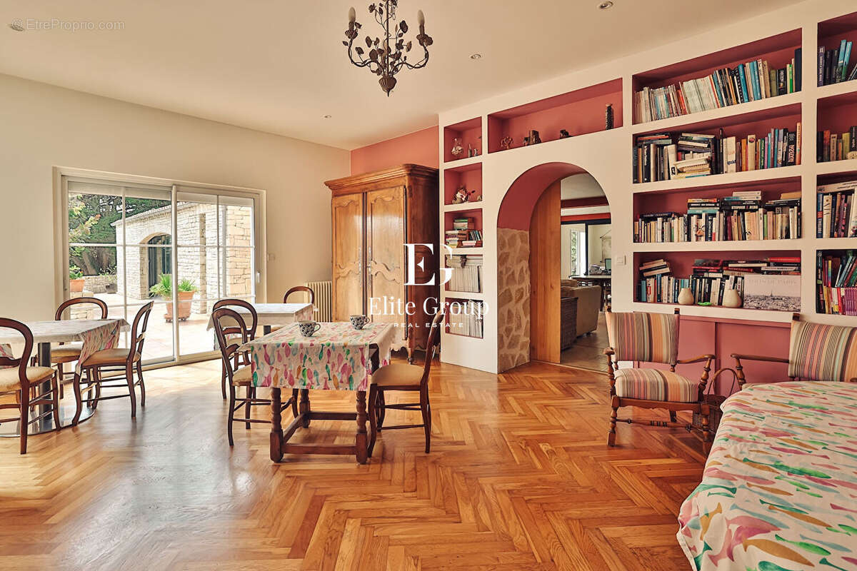 Villa d'exception à deux pas des plages et du centre-ville - photo 5