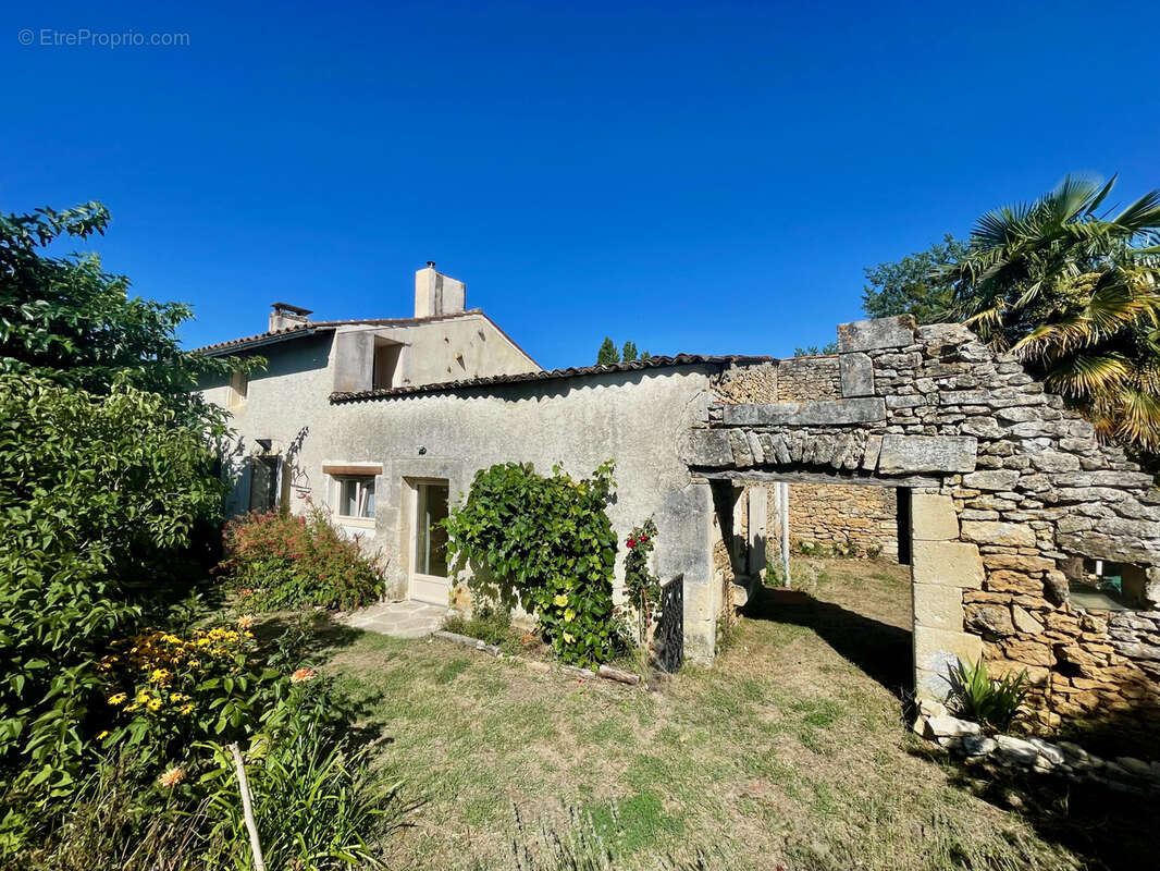 Charmante maison 4 chambres avec jardin et dépendances - photo 3