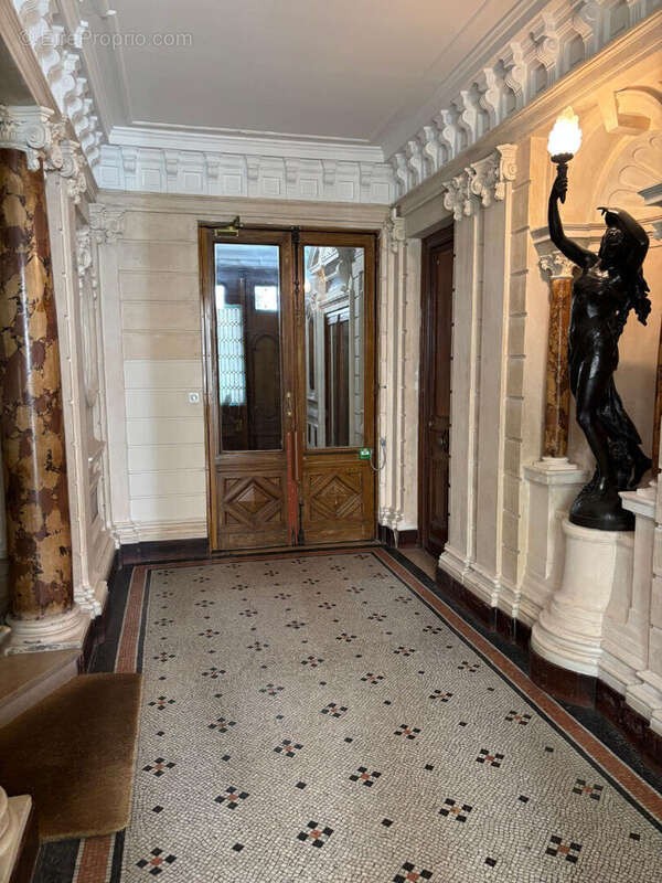Appartement à PARIS-17E