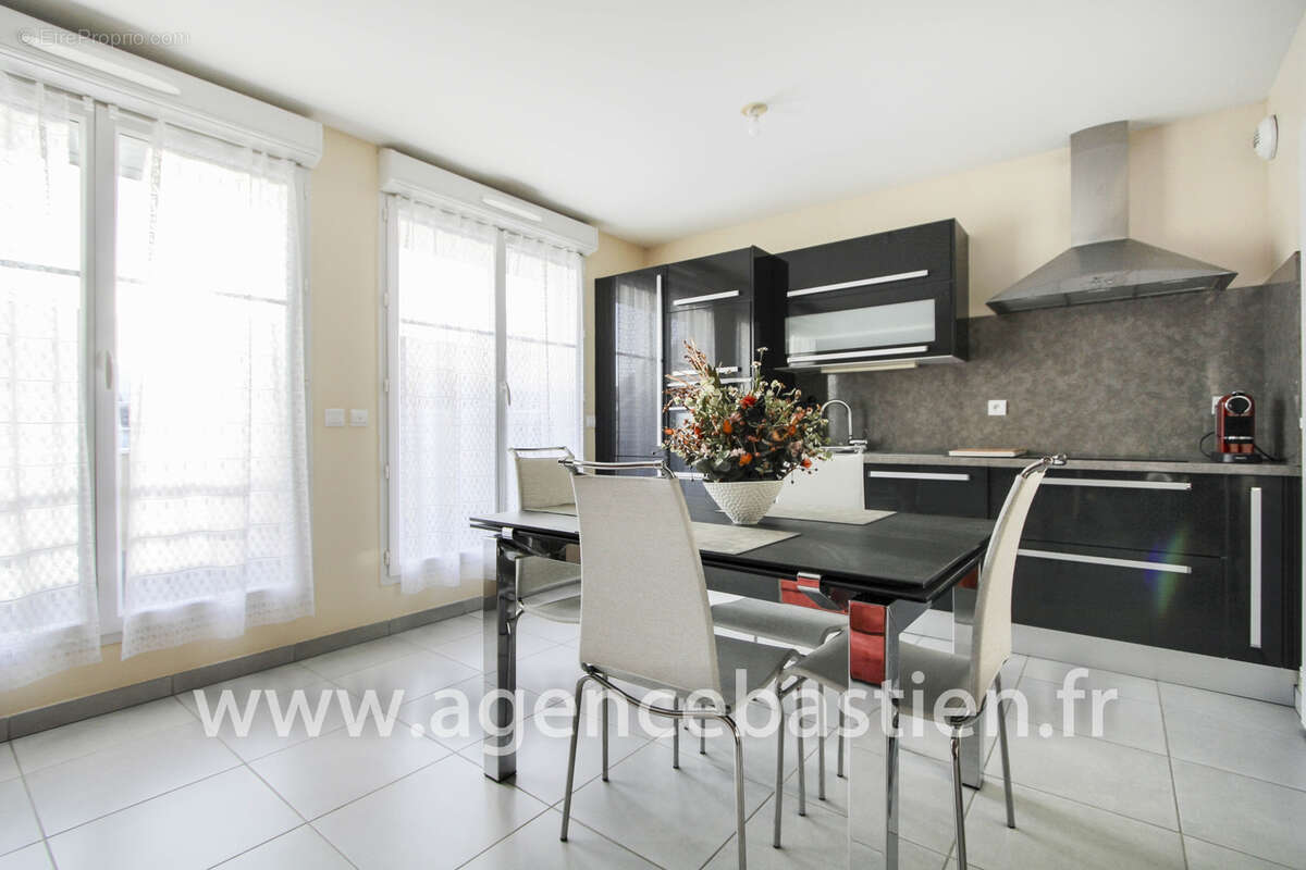 Appartement à THOIRY