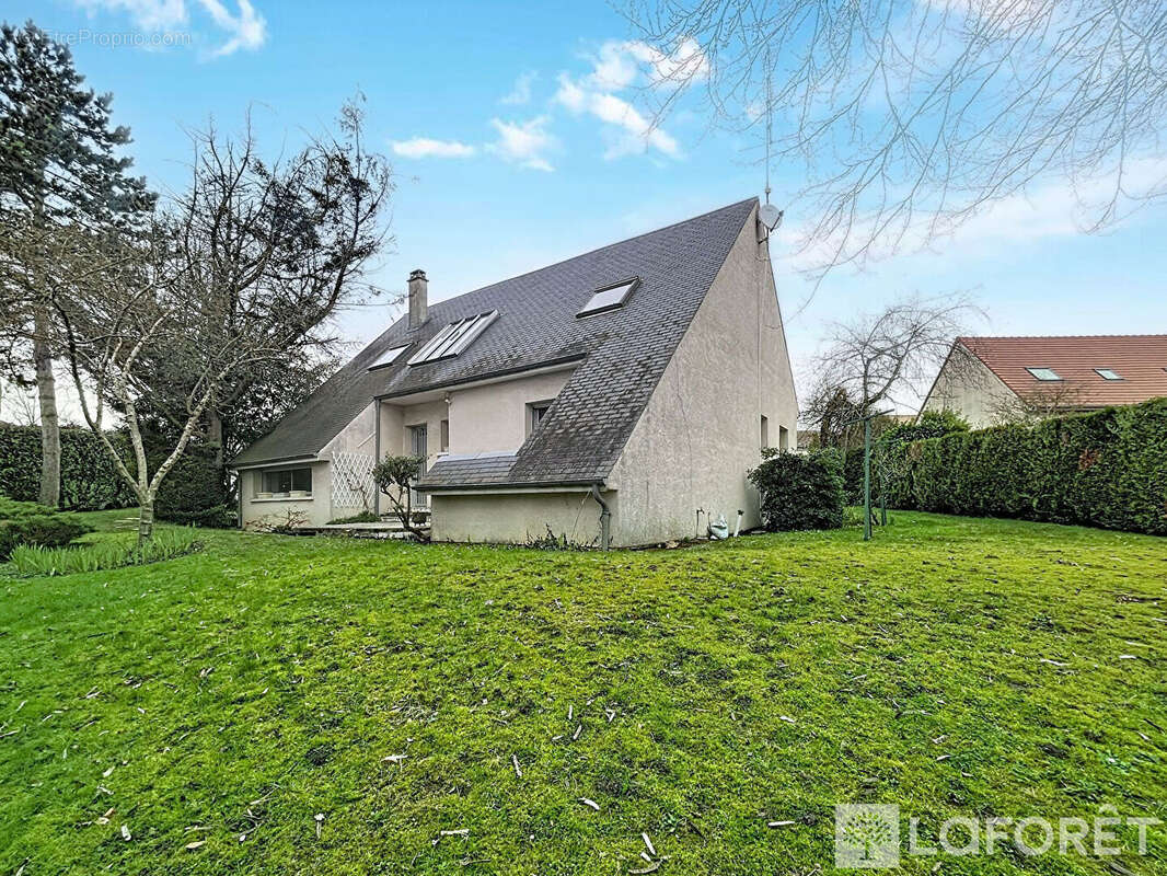 Maison à LA VILLE-DU-BOIS