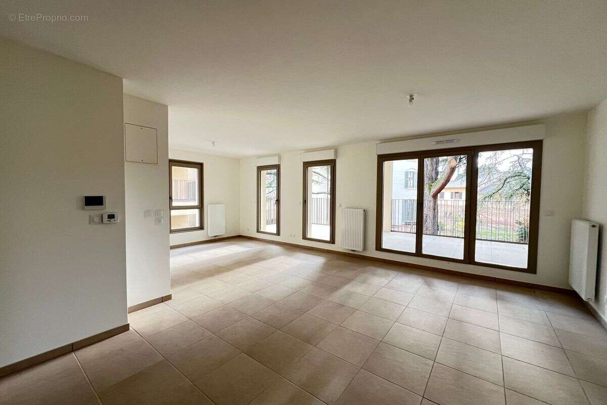 Appartement à MILLERY