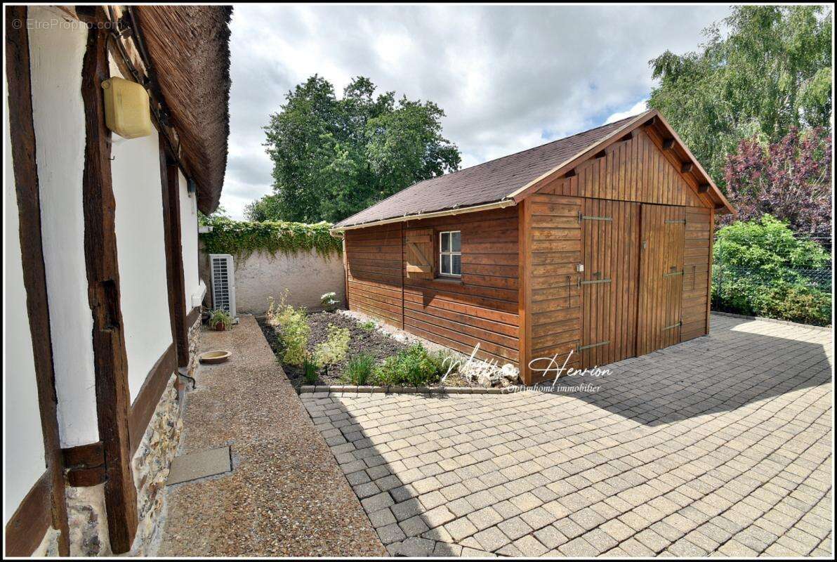 Maison de caractère chargée d'histoire, garage, DPE C ! - photo 25