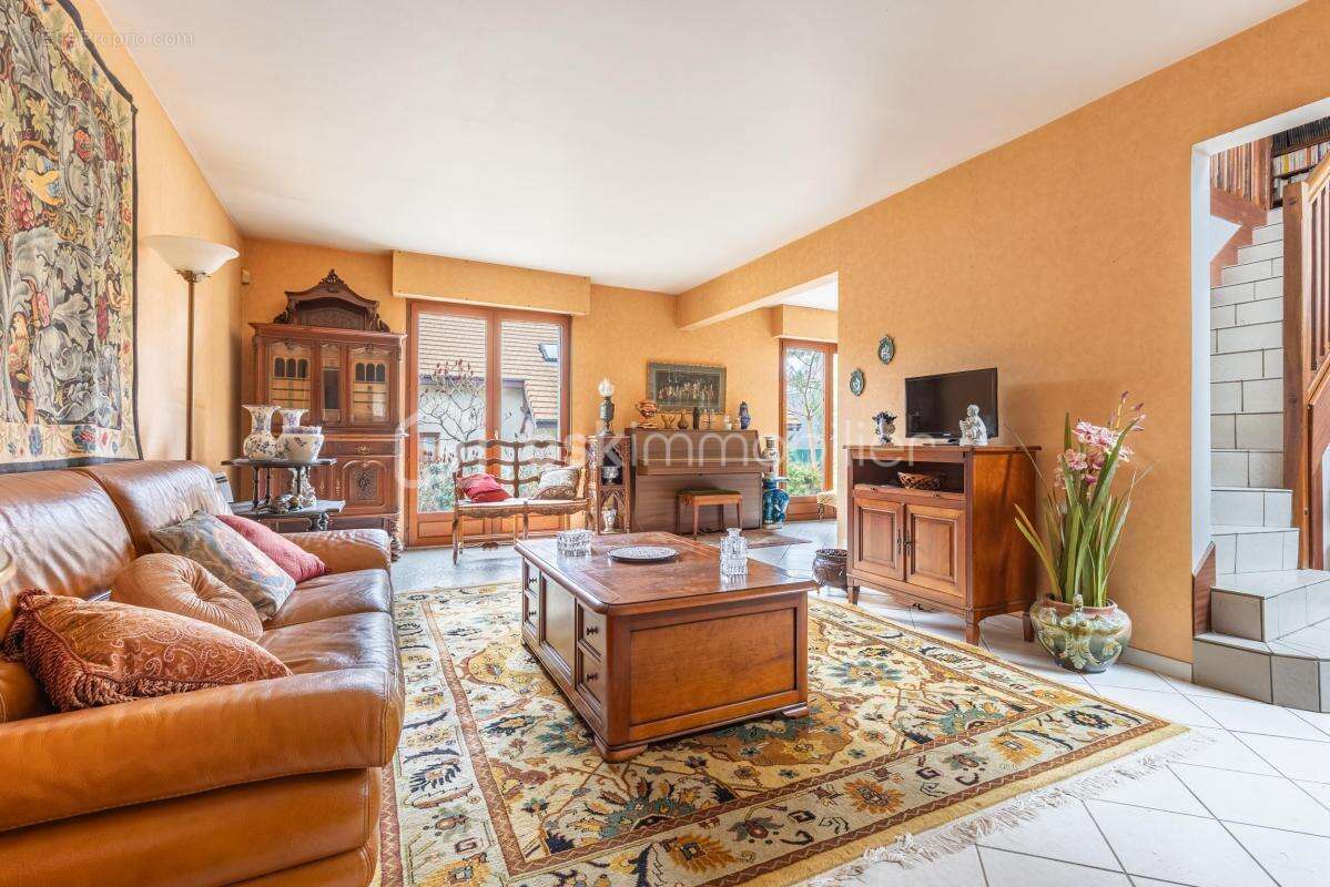 Maison familiale à vendre à Le Raincy – 266 m² - photo 2